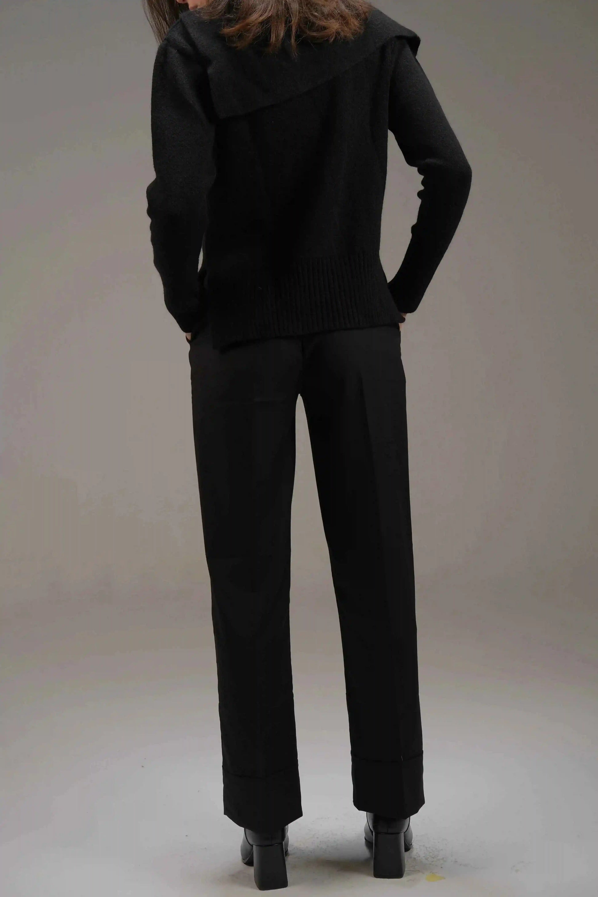 Trousers in Black - A&Suz