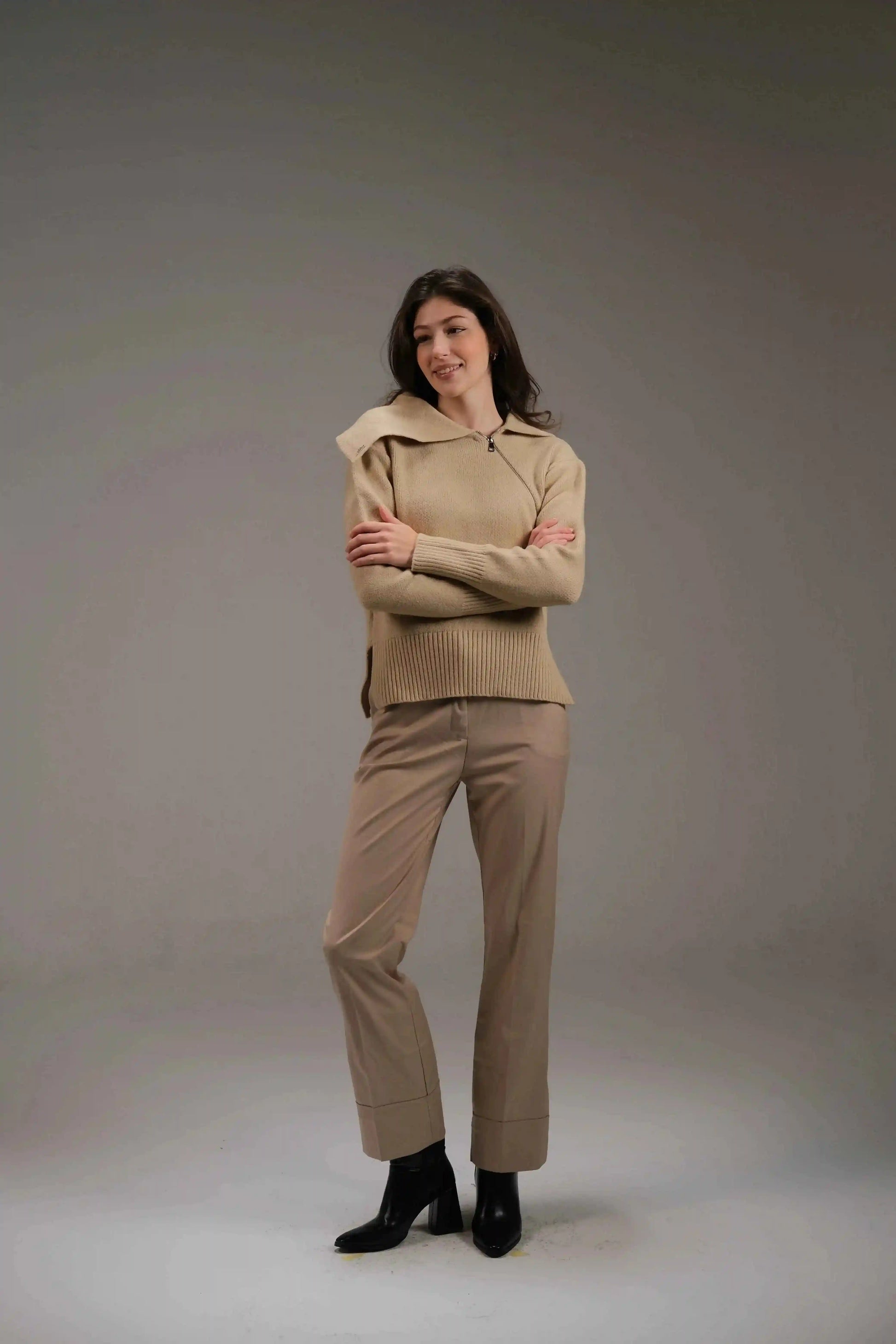 Trousers in Beige - A&Suz