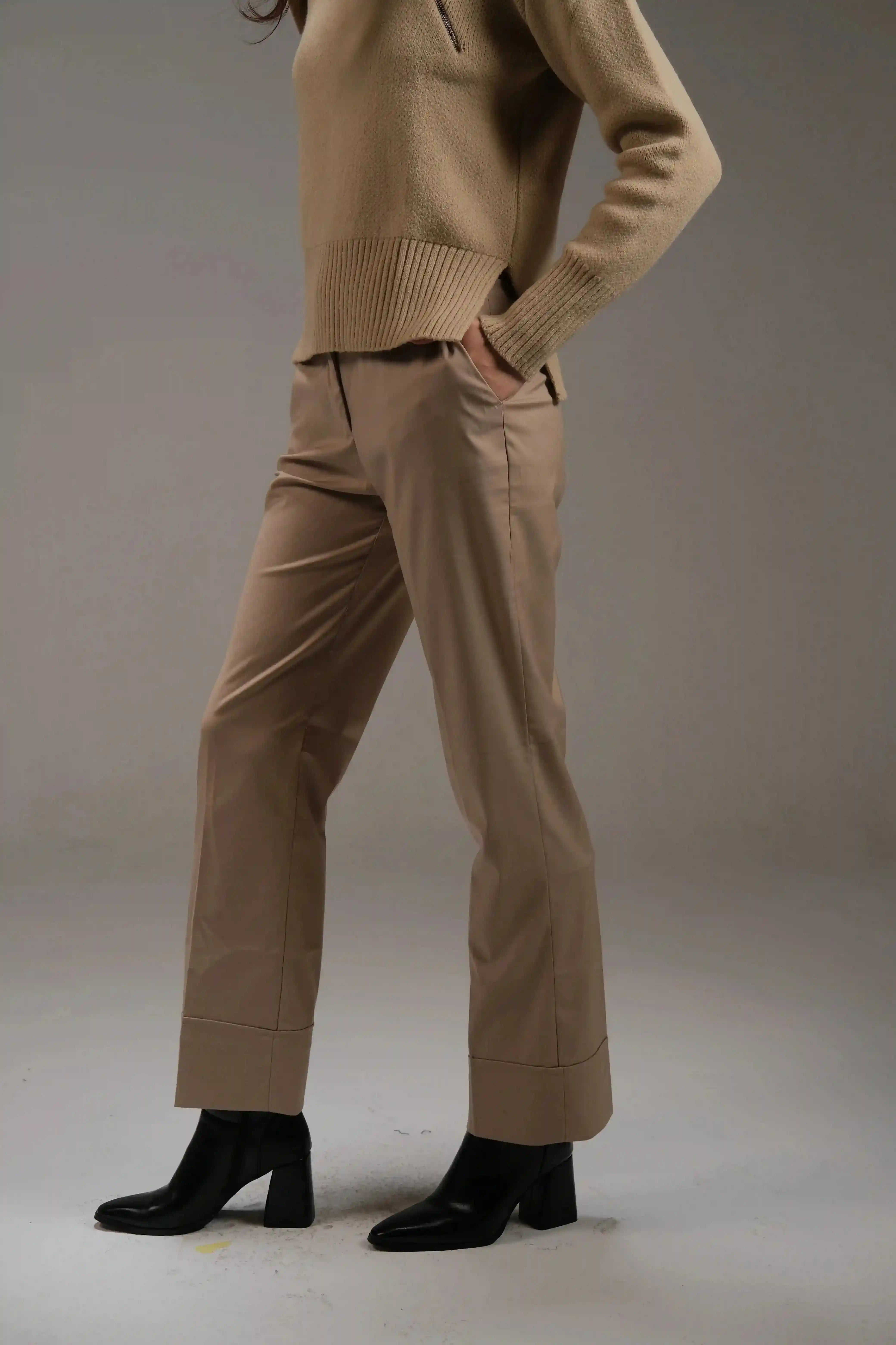 Trousers in Beige - A&Suz