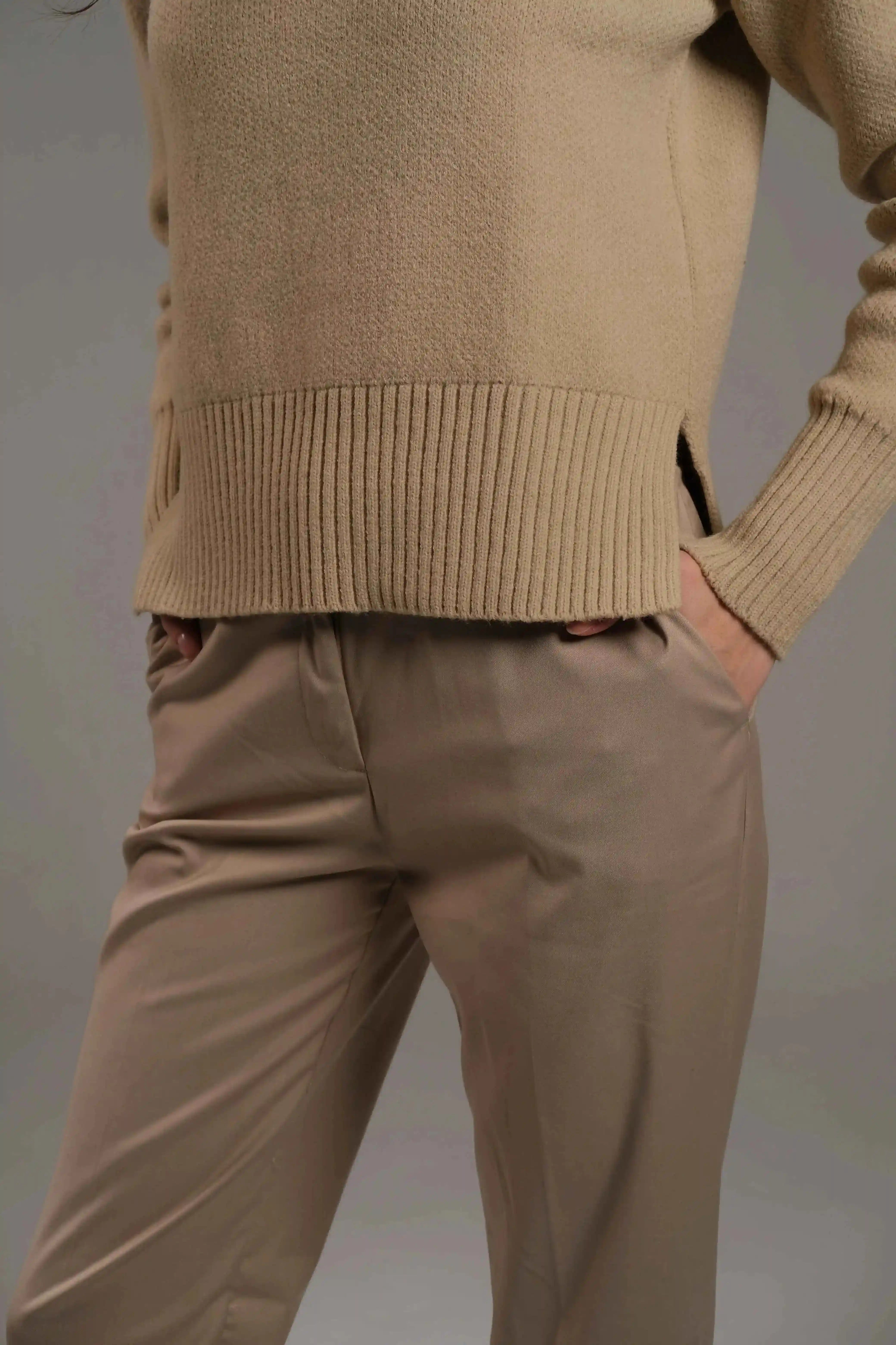 Trousers in Beige - A&Suz