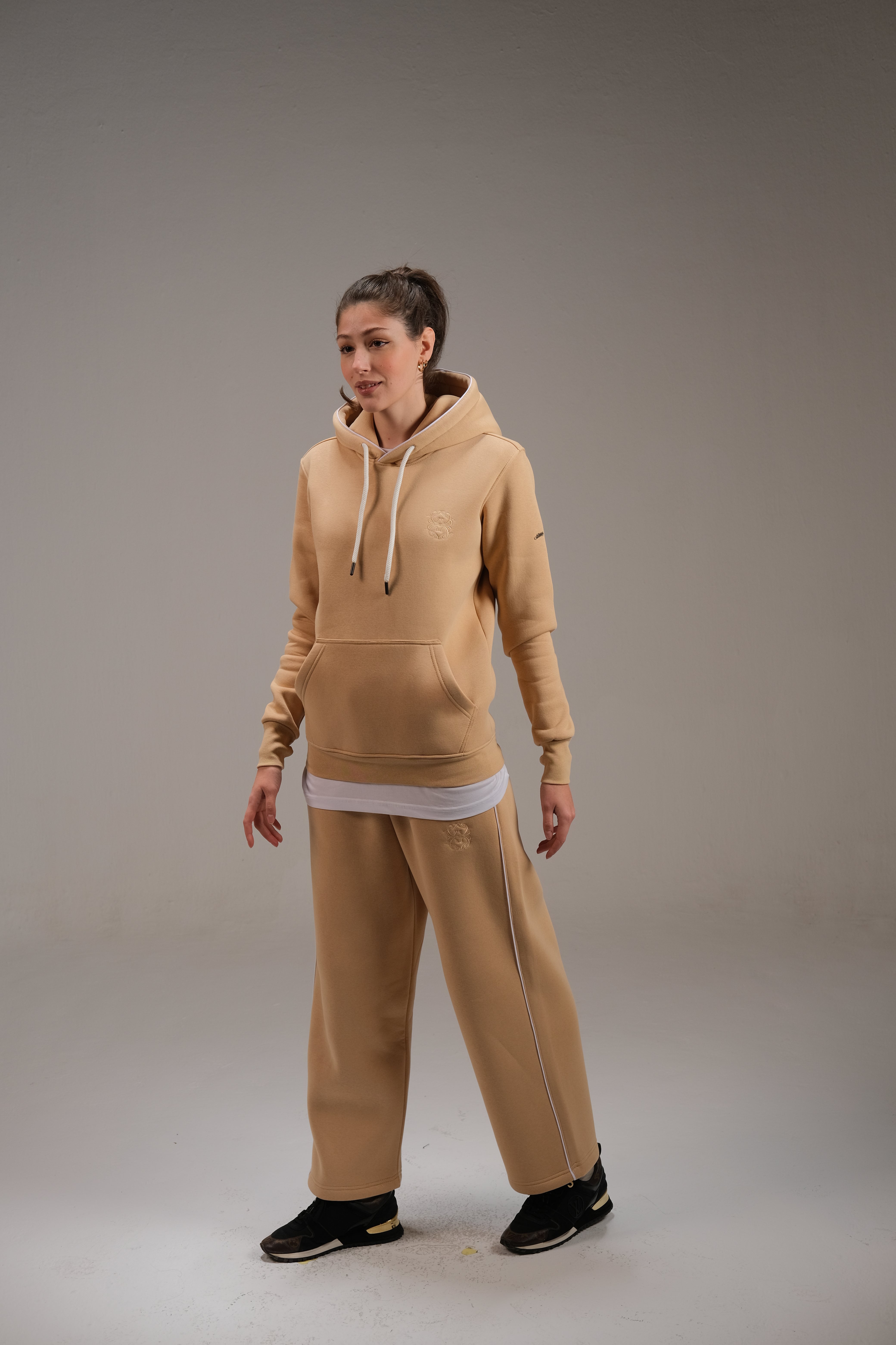 بنطال رياضي من ميلتون باللون البيج