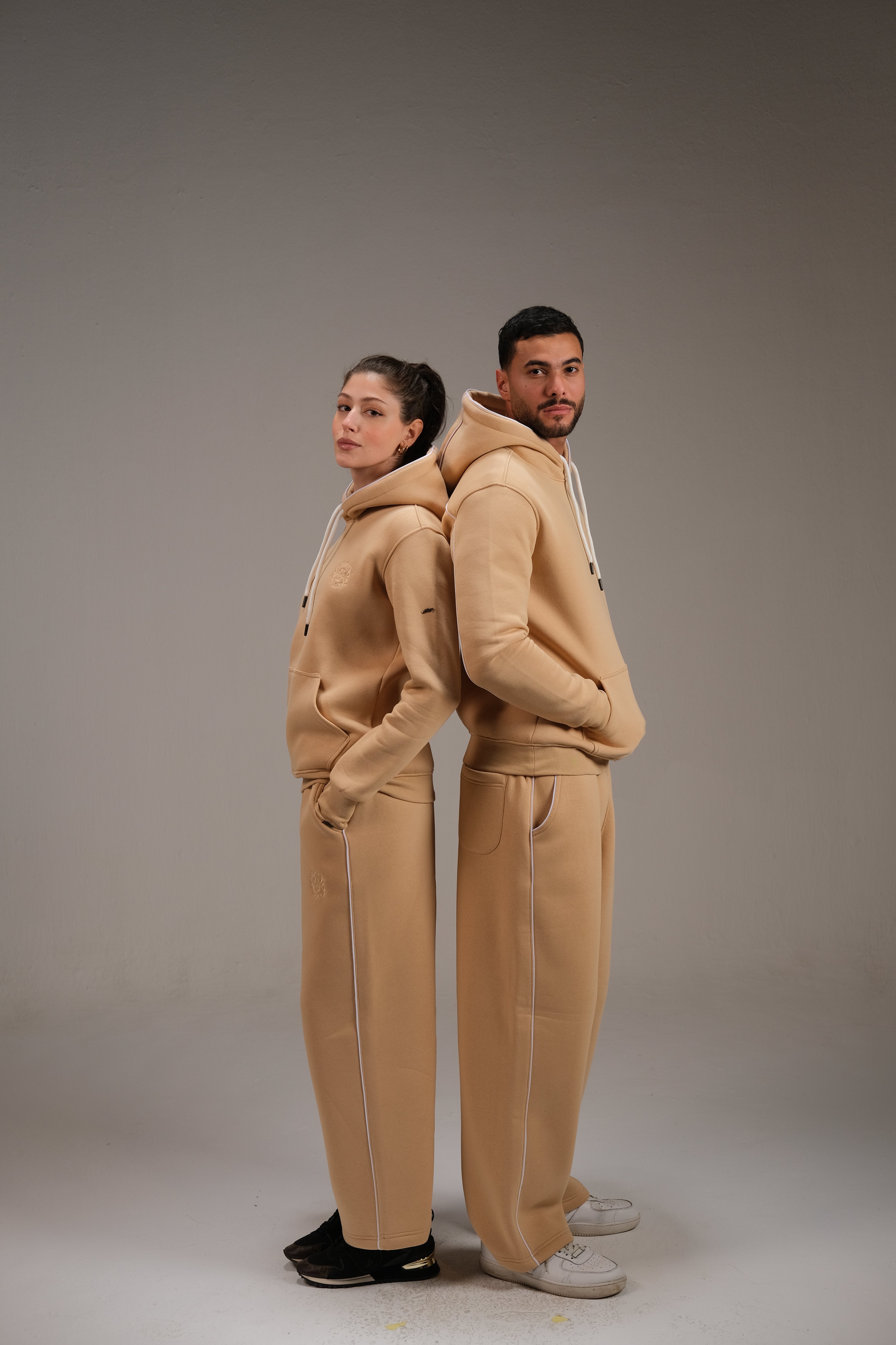 بنطال رياضي من ميلتون باللون البيج