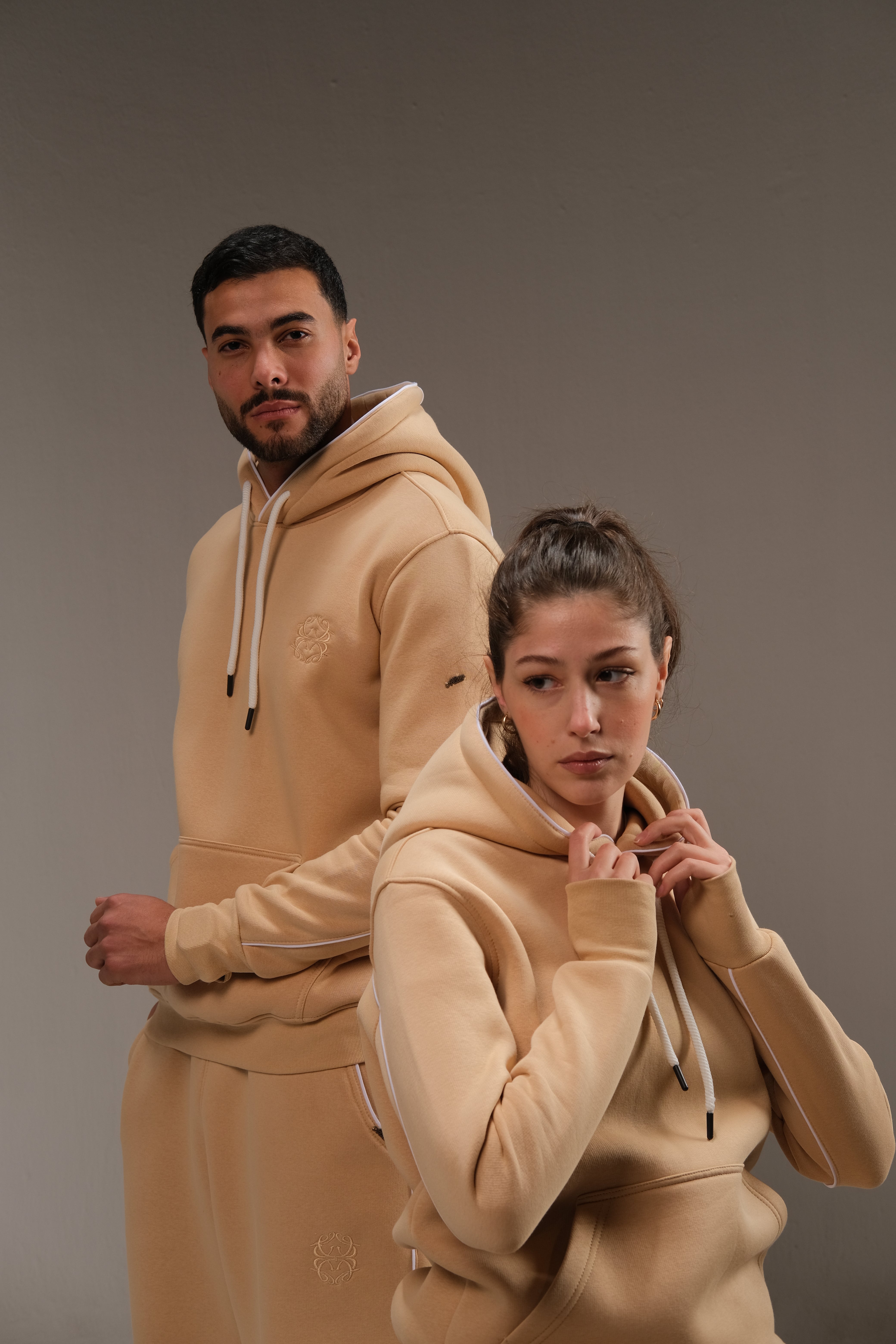 هودي ميلتون باللون البيج