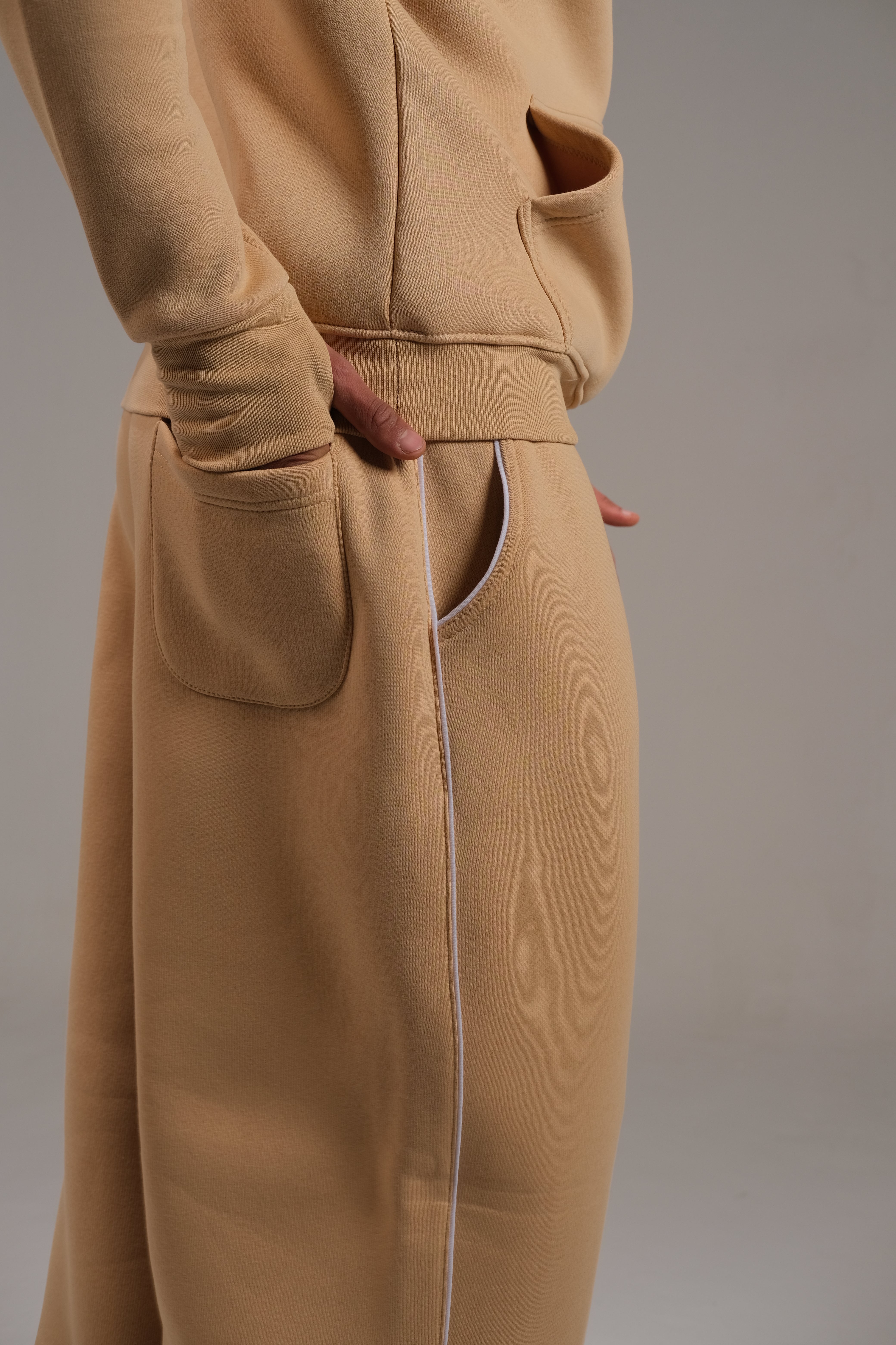 بنطال رياضي من ميلتون باللون البيج