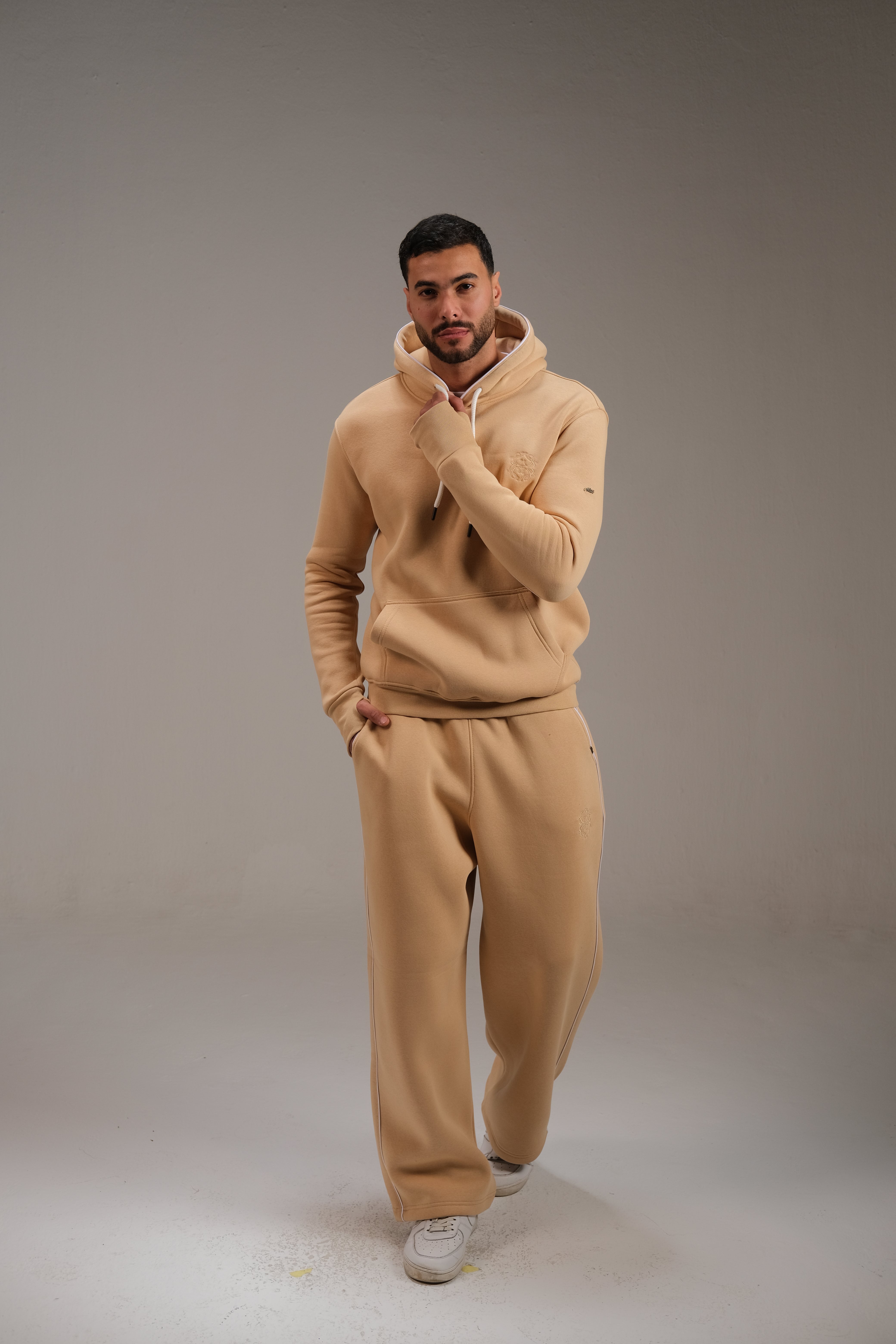 بنطال رياضي من ميلتون باللون البيج