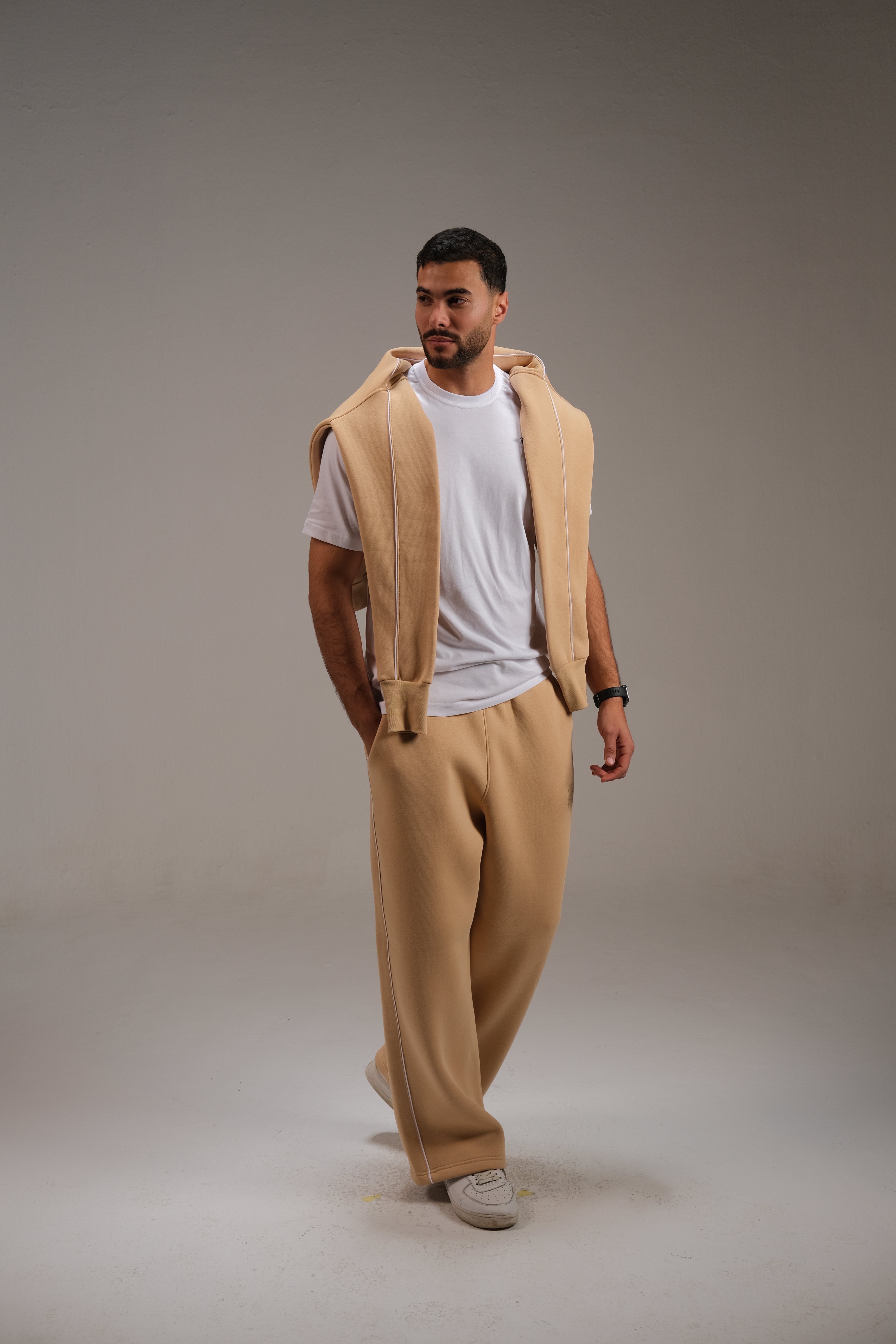 بنطال رياضي من ميلتون باللون البيج