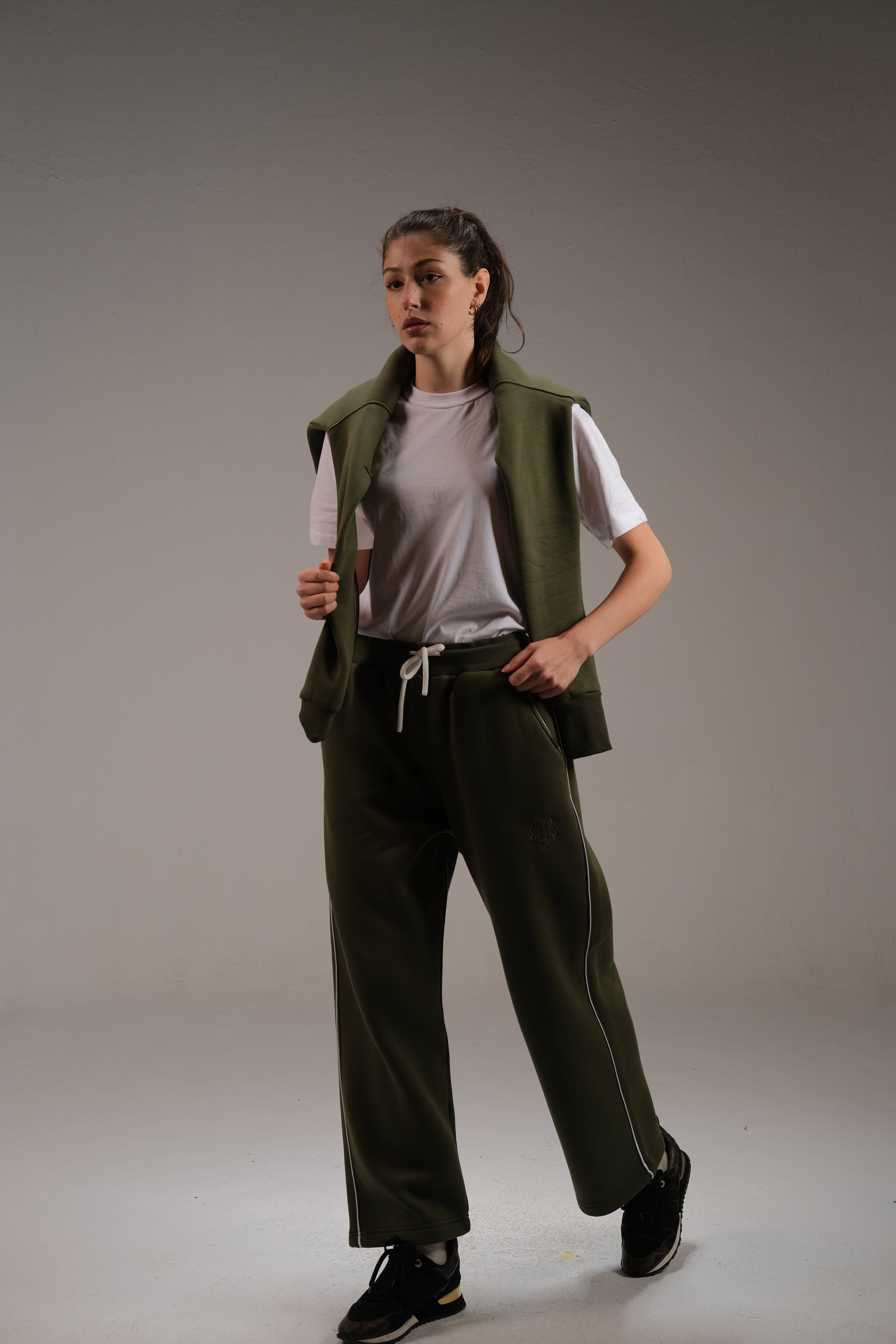 بنطال رياضي من ميلتون باللون الأخضر الزيتوني