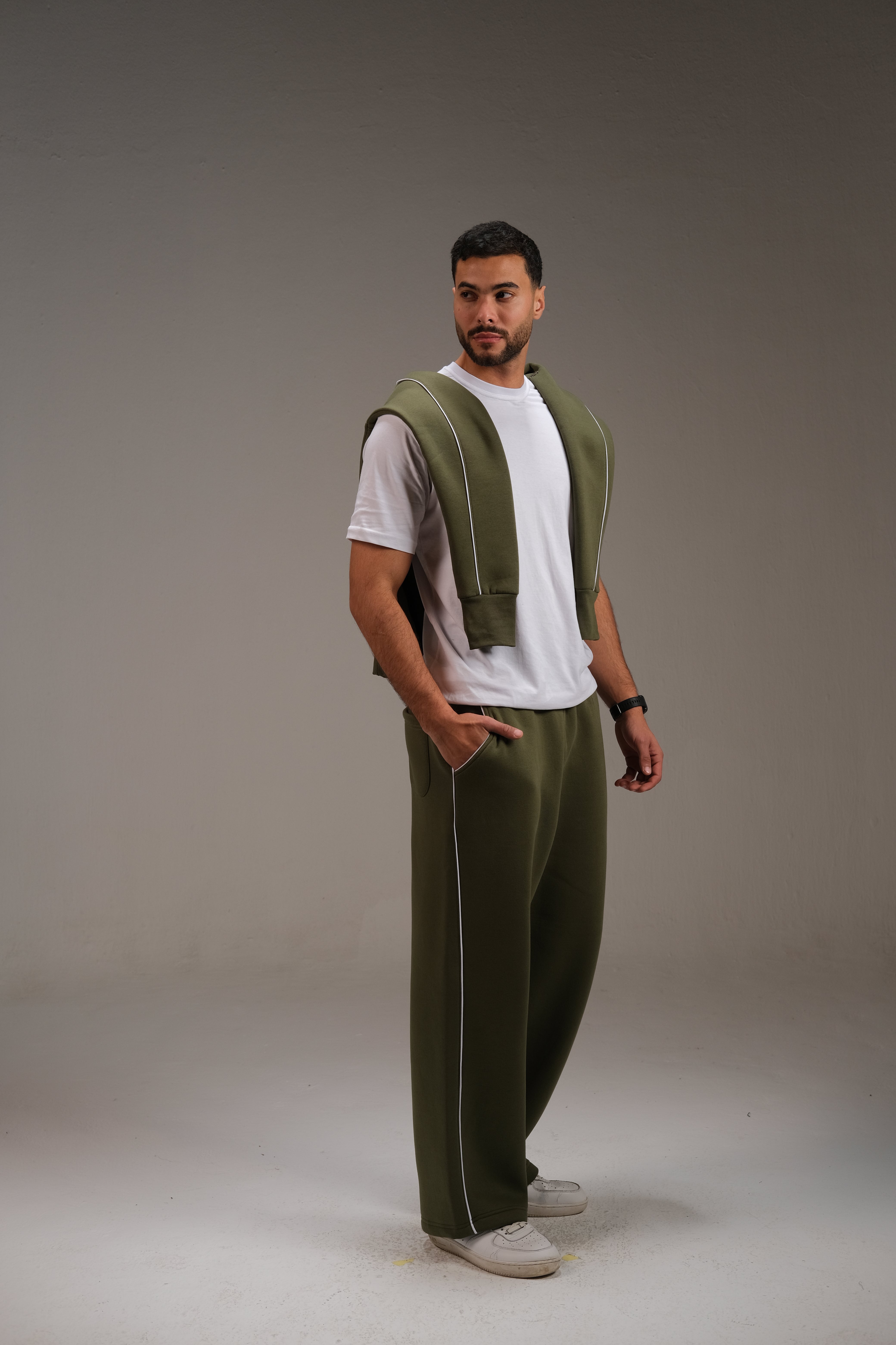 بنطال رياضي من ميلتون باللون الأخضر الزيتوني
