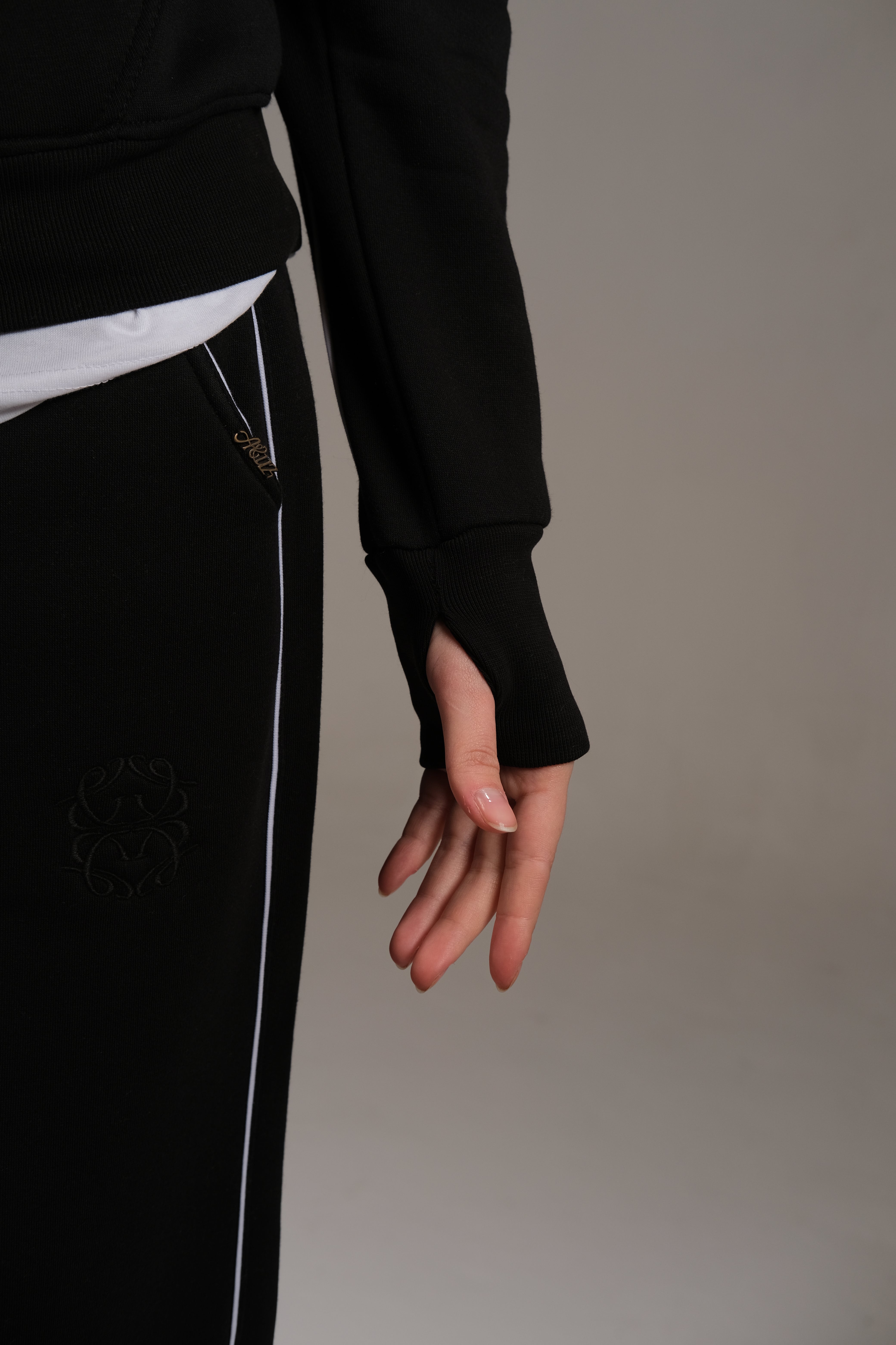 هودي ميلتون باللون الأسود