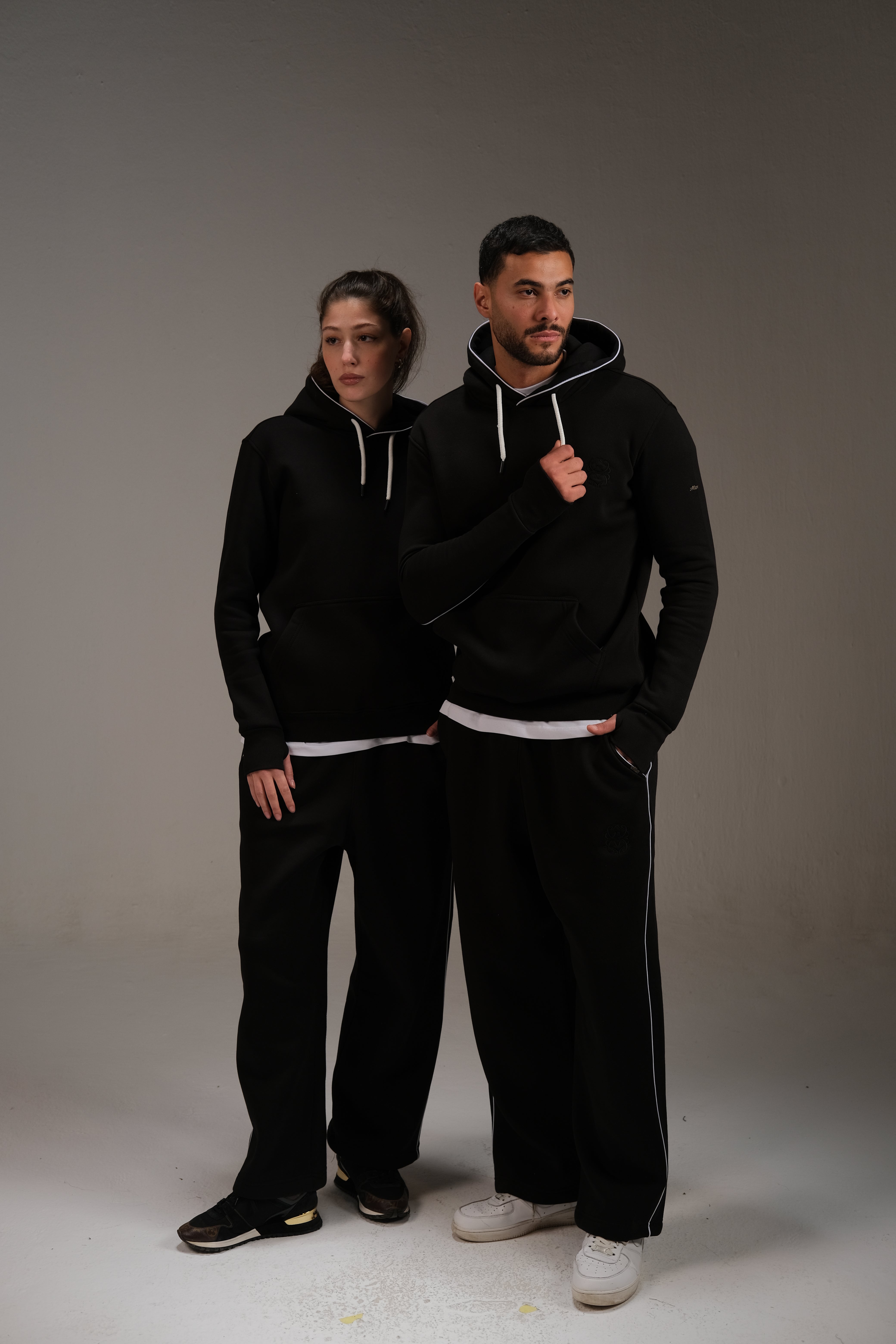 هودي ميلتون باللون الأسود