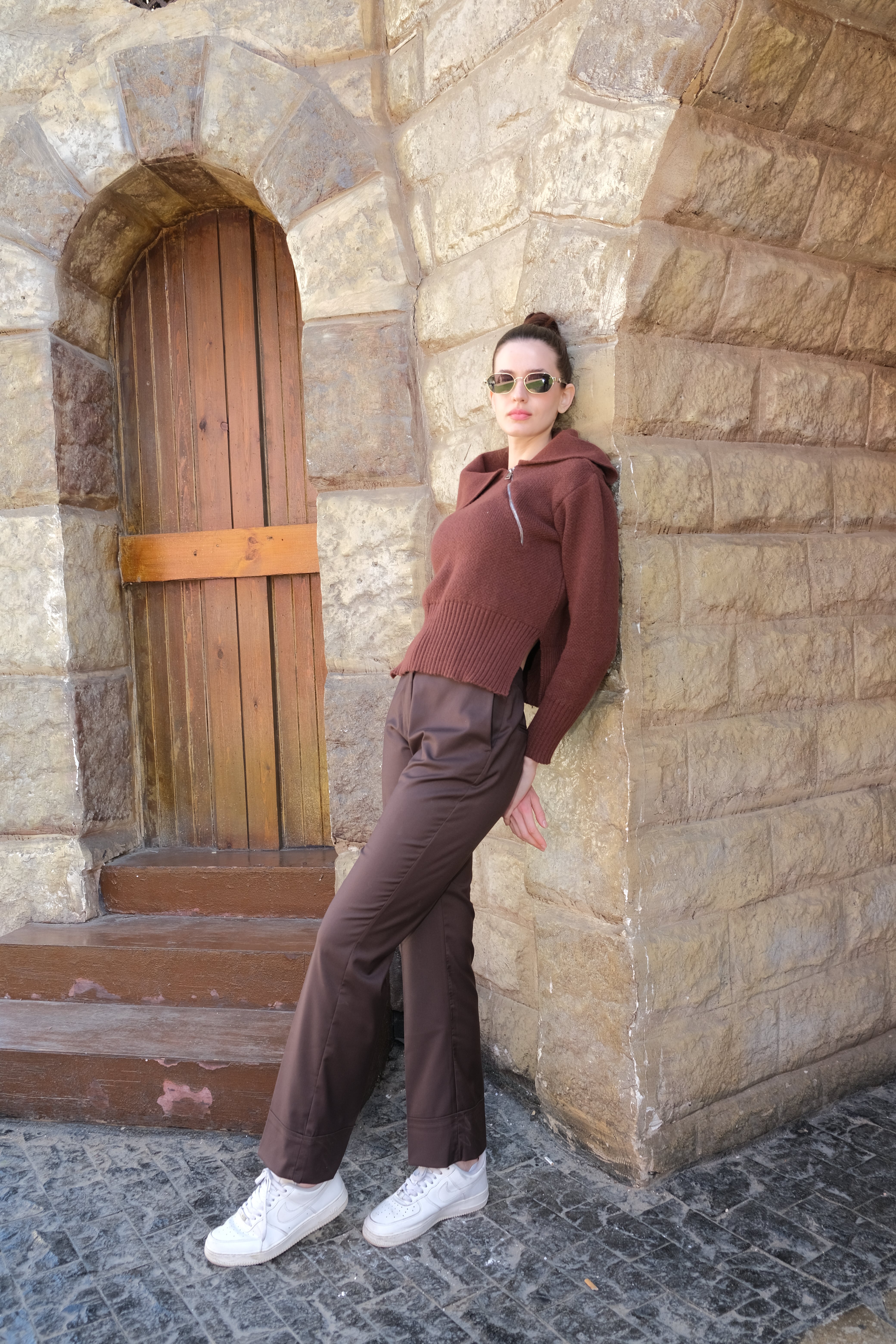 بلوزة قطنية محبوكة باللون البني